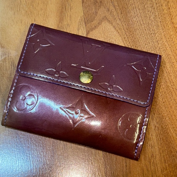 Authentic Louis Vuitton Ludlow Patent Leather Wallet
Card Case - Picture 1 of 16